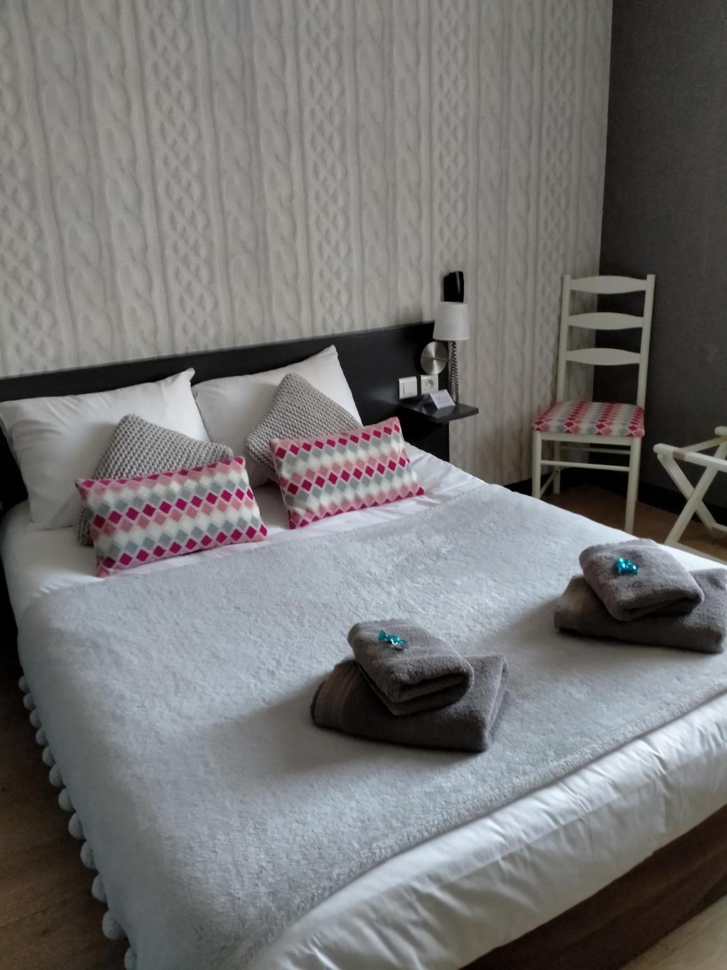 Logis Hotel Auberge De L'Etang Magnac-Bourg Екстер'єр фото